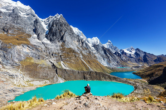 秘鲁科迪勒拉山的徒步旅行场景图片