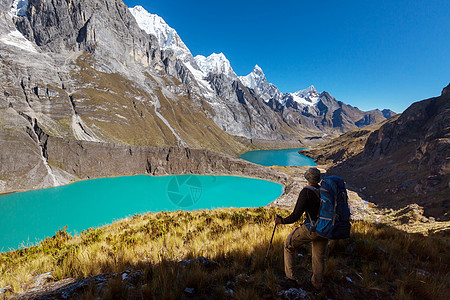 秘鲁CordilleraHuayhuash的三个泻湖图片