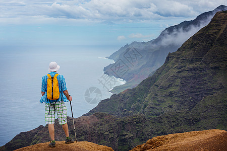 夏威夷考艾岛的纳帕利海岸徒步旅行高清图片