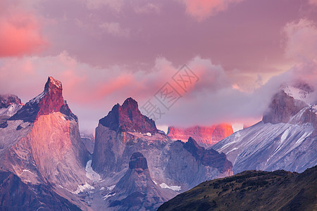 智利托雷斯德尔帕西公园美丽的山景图片
