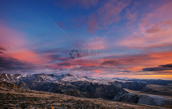 美丽的山牙通行证景观肖肖尼森林,怀俄明州,美国日出场景图片