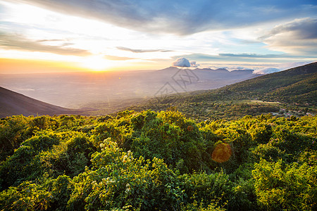 美丽的火山塞尔弗德公园萨尔瓦多日落图片