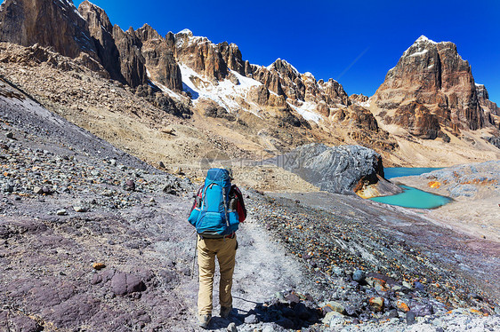 秘鲁科迪勒拉山的徒步旅行场景图片