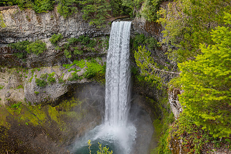 加大山区美丽的瀑布旅行高清图片素材