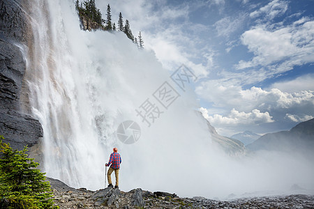 加大山区美丽的瀑布风景高清图片素材