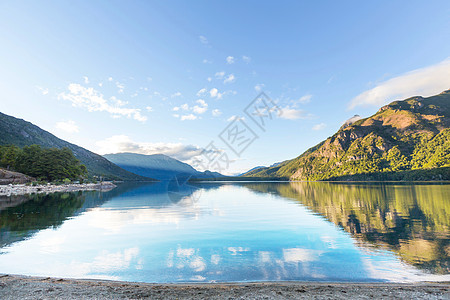 巴塔哥尼亚美丽的山脉景观南美洲阿根廷的山湖背景图片