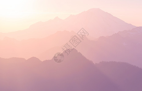 美丽的自然背景日落时的山影图片