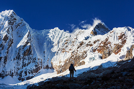 秘鲁科迪勒拉山的徒步旅行场景图片