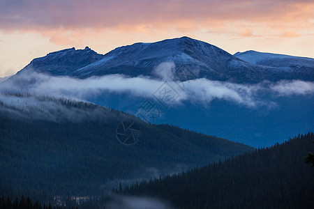 夏季加大落基山脉风景如画的山景图片