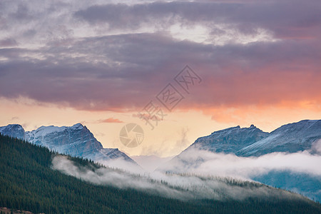 夏季加大落基山脉风景如画的山景图片