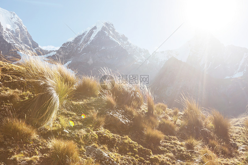 美丽的山脉景观科迪勒拉胡亚瓦什,秘鲁,南美洲图片