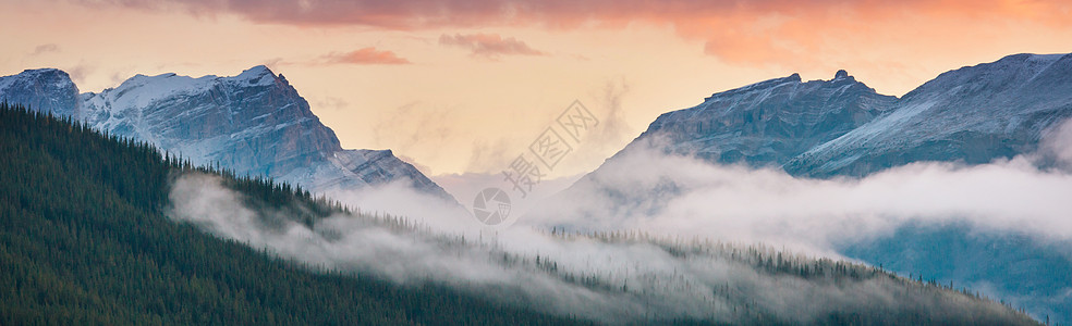 夏季加大落基山脉风景如画的山景图片