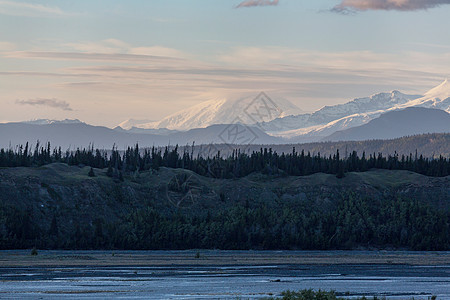 夏天阿拉斯加风景如画的山脉积雪覆盖的地块,冰川岩石峰图片