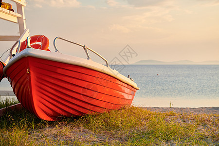 希腊西索尼亚托罗尼海滩上的船图片