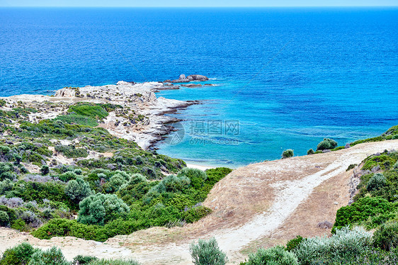 美丽的海滩岩石海岸线景观,西索尼亚,希腊图片