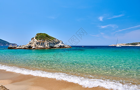 美丽的岩石海滩景观,西索尼亚,希腊图片