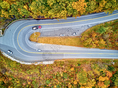 风景优美的莫霍克小径公路发夹弯秋天,马萨诸塞州,美国落新英格兰空中无人机图片