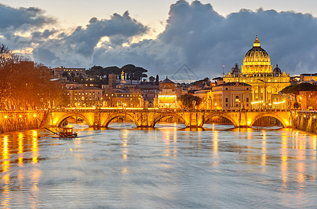 彼得大教堂提伯河,晚上高水位彼得巴西利卡梵蒂冈,安杰洛桥罗马,意大利图片