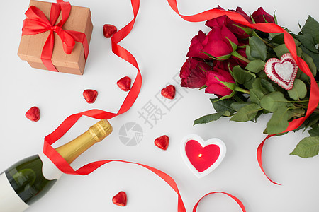 情人节假日香槟,礼物,红色心形巧克力糖果,蜡烛红色玫瑰香槟,糖果红玫瑰图片