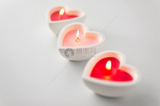 情人节装饰心形蜡烛燃烧心形蜡烛情人节燃烧图片