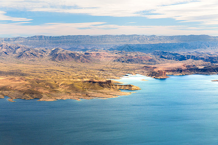 景观自然直升机上俯瞰大峡谷米德湖大峡谷米德湖的鸟瞰图图片