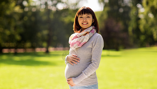 怀孕,人母亲的快乐的怀孕亚洲妇女公园快乐的亚洲孕妇公园图片