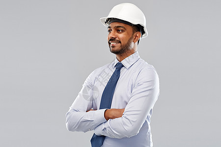 建筑,建筑业务建筑微笑的印度建筑师商人戴着灰色背景的头盔印度建筑师戴头盔的商人图片