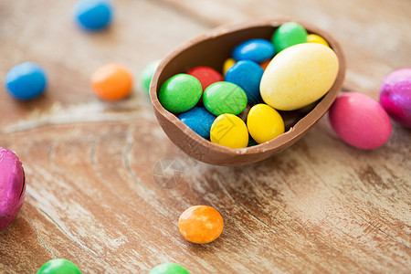 复活节,垃圾食品,糖果健康的饮食巧克力鸡蛋糖果滴桌子上巧克力复活节彩蛋糖果滴桌子上图片