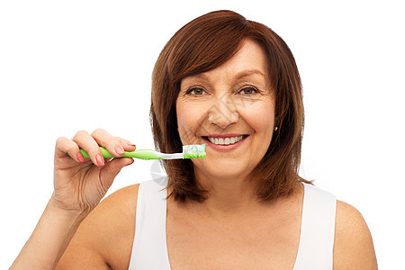 清洁牙齿的老妇女图片
