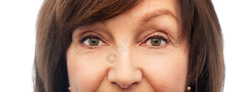 美丽,视觉老人的老妇女的半脸半的高级女人的脸图片