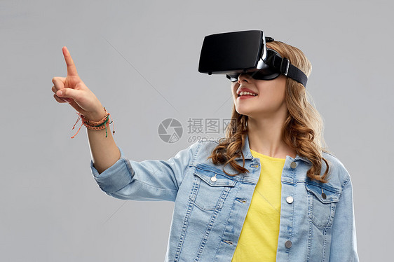 技术,增强现实,娱乐活动人的十几岁的女孩虚拟耳机VR眼镜灰色背景虚拟现实耳机VR眼镜中的少女图片