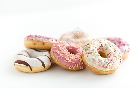 甜食,垃圾食品健康的饮食璃甜甜圈白色桌子上白色桌子上釉甜甜圈图片