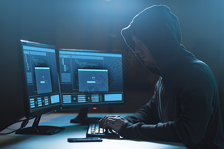 网络犯罪,黑客技术男黑客与电脑屏幕上加载进度条,黑暗的房间里进行网络攻击黑客与进度加载条计算机上图片