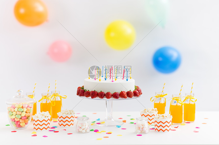 ‘~生日蛋糕与蜡烛草莓饮料  ~’ 的图片