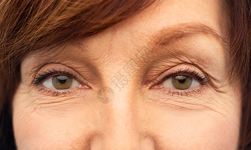美丽,视觉老人的老妇女的眼睛高级女人的眼睛图片