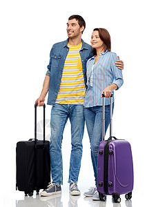 家庭,旅游度假幸福的游客带着白色背景的旅行袋带旅行袋的快乐游客图片