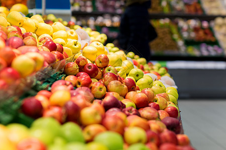 水果,食品销售成熟苹果杂货店超市杂货店超市成熟的苹果图片