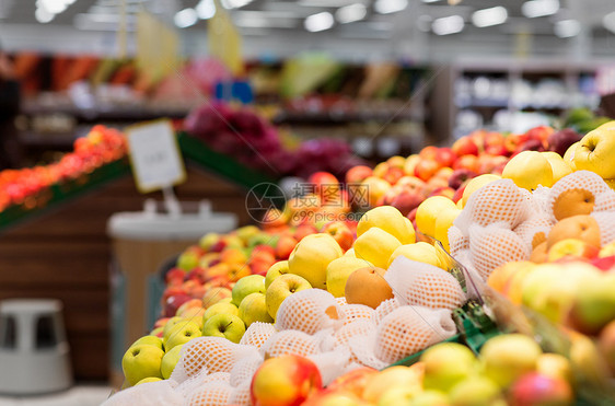 水果,食品销售成熟苹果杂货店超市杂货店超市成熟的苹果图片