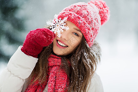 冬天带雪花的少女肖像图片