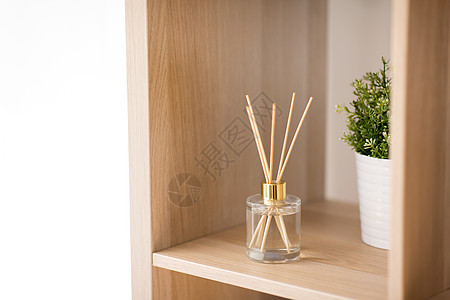 芳香疗法家庭香水香气芦苇扩散器木架上木架上的香气芦苇扩散器图片