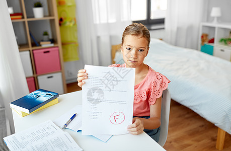 孩子,教育学理念悲伤的学生女孩家里没学校考试悲伤的学生女孩家里考试及格图片