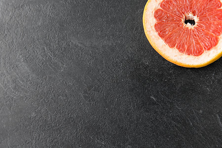 食物,水果健康的饮食新鲜多汁的葡萄柚石板背景新鲜多汁的葡萄柚石板板上图片