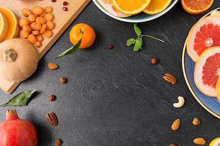 健康饮食,素食,饮食烹饪同的蔬菜水果石板桌上石板桌上同的蔬菜水果图片