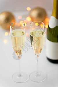 诞节,假日庆祝两杯香槟装饰品诞节两杯香槟图片