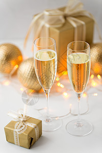 诞节,假日庆祝两杯香槟,礼物装饰品杯香槟诞礼物图片