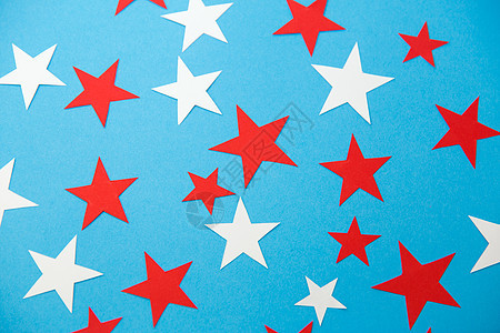 派,庆祝装饰明星形状的纸屑蓝色背景蓝色背景上的星形纸屑装饰图片
