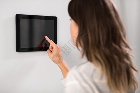 自动化,物联网技术女人用平板电脑智能家居女人智能家居用平板电脑图片