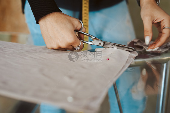 裁缝女人的手布料裁剪图片