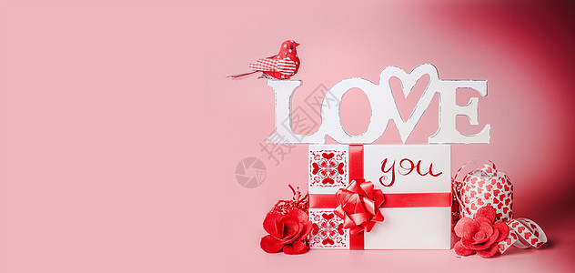 情人节背景浪漫的构图与爱你的信息,礼品盒,红色丝带心节日问候的爱的宣言为您的横幅背景图片