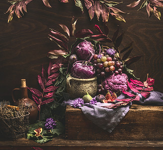 还紫色的水果蔬菜秋天的叶子木桌上的生命为您的图片